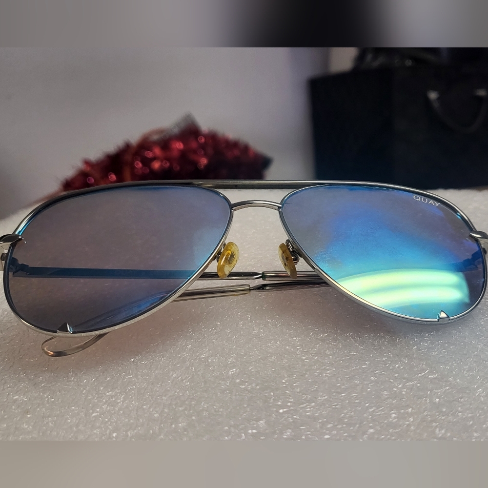 Quay X Desi "High Key" Silver Aviator Sunglasses - Blue Gradient 126